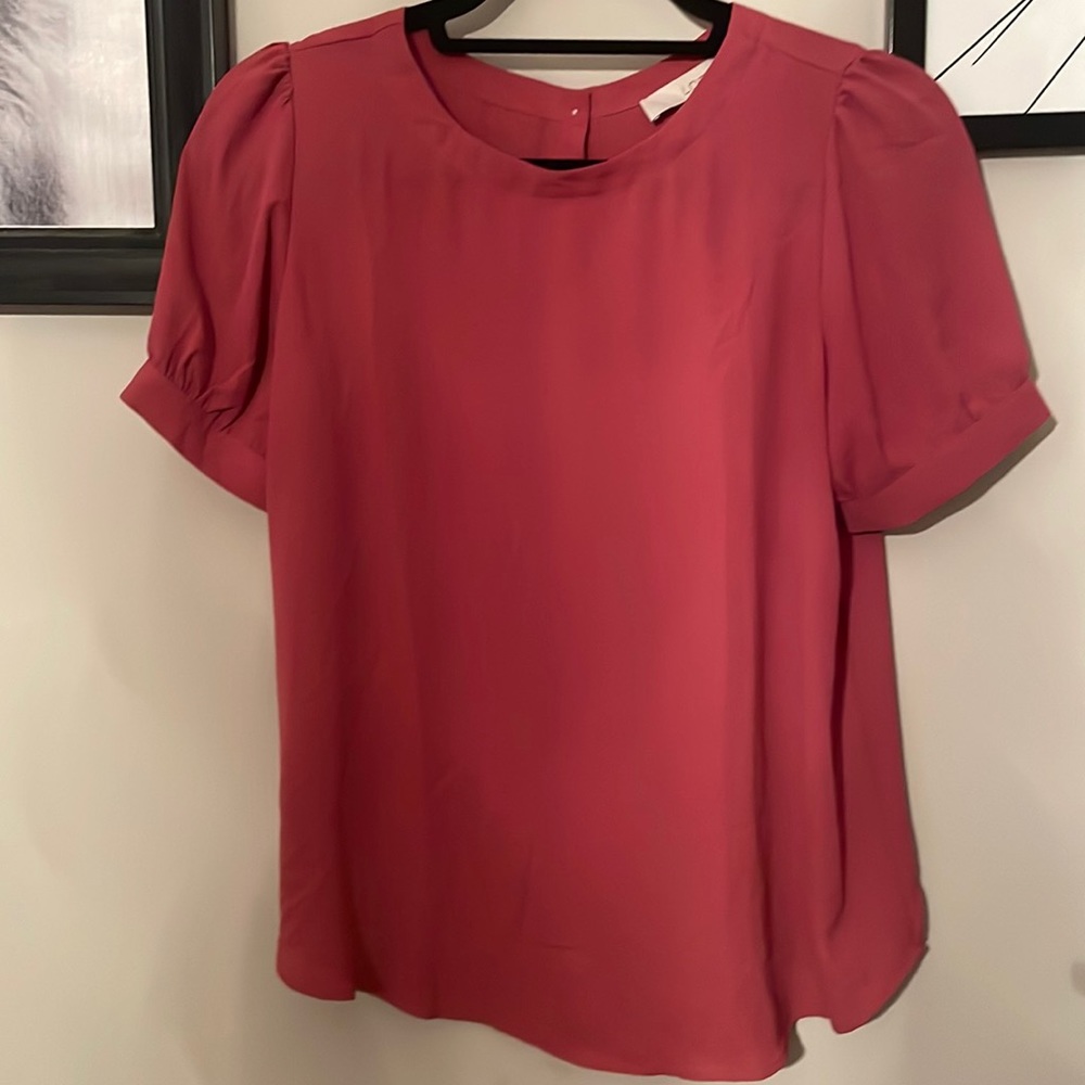 Loft pink blouse. Size SM Petite. Like new. No stains or rips.